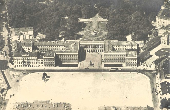 Pałace Saski i Bruhla oraz kamienice przy Królewskiej oraz Plac Piłsudskiego - wizytówka przedwojenn