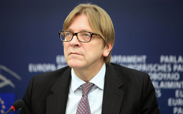 Verhofstadt: Polacy zasługują na sądy, których nie kontroluje PiS