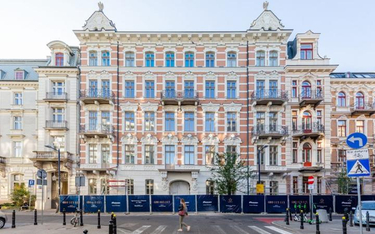 Za dwa połączone mieszkania w warszawskiej kamienicy przy ul. Foksal kupujący zapłacił 17 mln zł