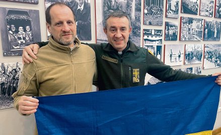 Henadij Starczenko (z lewej) bronił zakładów Azowstal w Mariupolu. W rosyjskiej niewoli spędził 165 