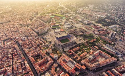 Widok z lotu ptaka na Camp Nou – stadion, którego trybuny mieszczą blisko 100 tys. kibiców piłki noż