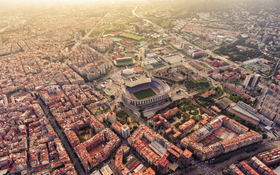 Widok z lotu ptaka na Camp Nou – stadion, którego trybuny mieszczą blisko 100 tys. kibiców piłki noż