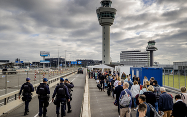Powrót chaosu na lotnisko w Amsterdamie