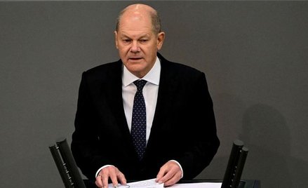 „Te wypowiedzi szkodzą”. Aluzje Olafa Scholza wobec Polski