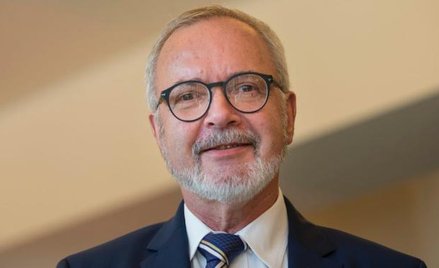 Jasper Juinen: Ostrożnie z przedłużaniem planu Junckera