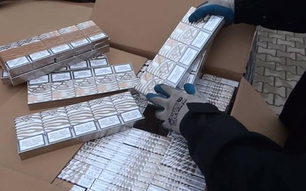 Przemyt niemal 240 tys. paczek papierosów wartych ok. 3 mln zł zatrzymali lubelscy celnicy.