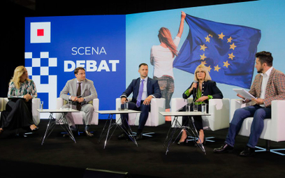 Uczestnicy debaty poświęconej wyzwaniom klimatycznym w kontekście wojny w Ukrainie