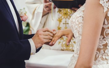 W 2024 r. zawarto 20976 nowych związków małżeńskich, czyli o 6,1 proc. mniej niż przed rokiem