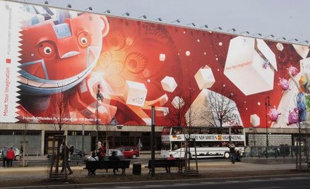 Reklama obecności Polski na ITB zawieszona na głównej ulicy Berlina, Unter den Linden