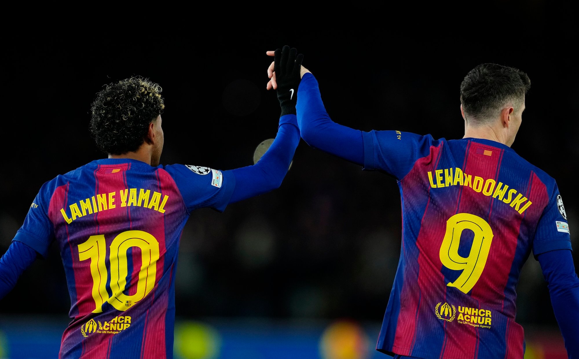 Liga Mistrzów. Barcelona uniknęła wpadki i nie musi grać w barażach, 107. gol Lewandowskiego