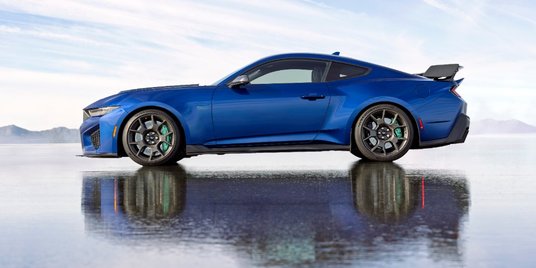 Pod maską Forda Mustanga Dark Horse SC pracuje doskonale znany silnik V8 o pojemności 5,2 litra.