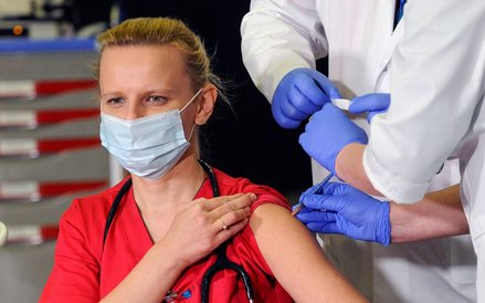 Agnieszka Szarowska, lekarka chorób zakaźnych