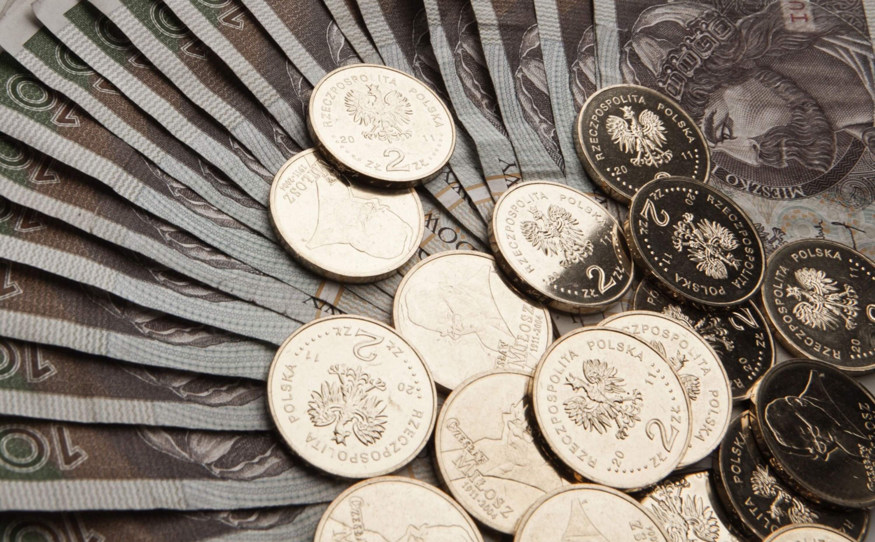 Rząd znów tnie oprocentowanie. Warto teraz kupować obligacje?