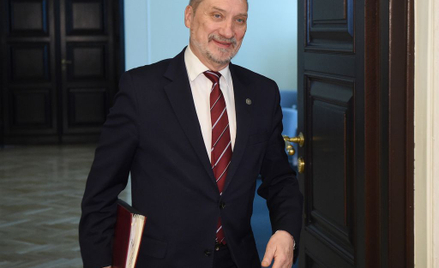 Macierewicz: zrobię wszystko, by doszło do budowy "suchego portu" w Łodzi
