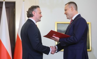 Prezydent RP Karol Nawrocki i nowy szef Biura Bezpieczeństwa Narodowego Bartosz Grodecki podczas uro