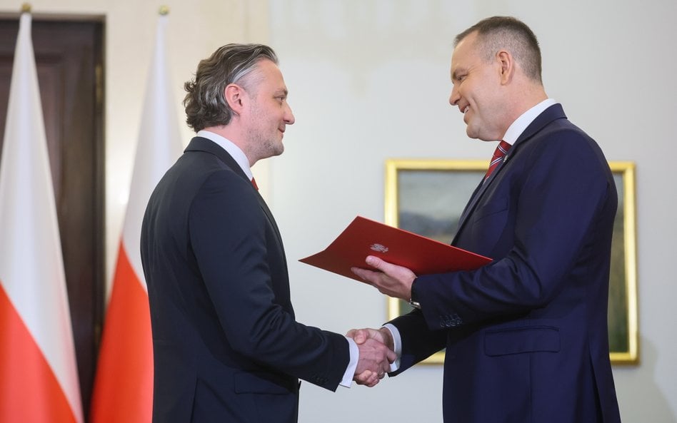 Prezydent RP Karol Nawrocki i nowy szef Biura Bezpieczeństwa Narodowego Bartosz Grodecki podczas uro