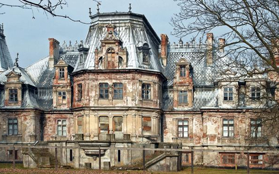 Guzów – późnobarokowa rezydencja rodziny Sobańskich rozbudowana pod koniec XIX w. w stylu francuskim