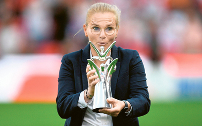 Sarina Wiegman z nagrodą dla trenerki roku przyznawaną przez europejską federację (UEFA)