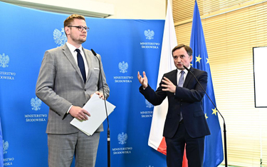 Minister środowiska Michał Woś i minister sprawiedliwości Zbigniew Ziobro