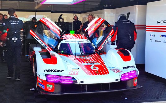 Porsche 963 na torze w Sebring