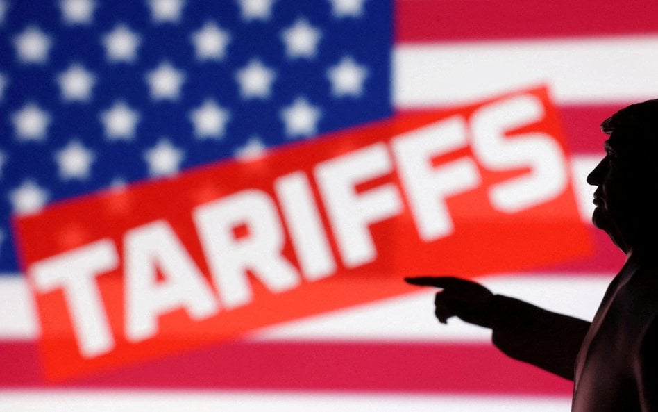 Trump narzuca nowe cła na farmaceutyki, meble i ciężarówki. Akcje w dół