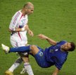Finał piłkarskich mistrzostw świata w 2006 r. Francja-Włochy. Zinedine Zidane uderza Materazziego