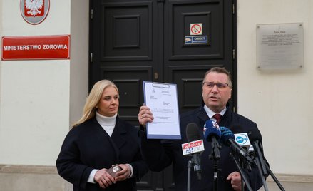 Wiceprezes Prawa i Sprawiedliwości Przemysław Czarnek i posłanka PiS Katarzyna Sójka na konferencji 