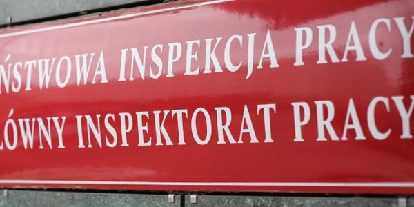 Decyzje inspektorów pracy mogą oznaczać problemy ze składkami i urlopami