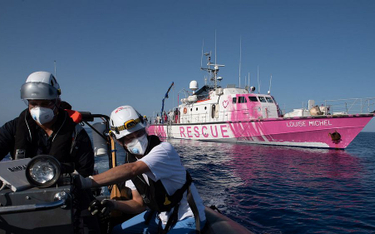 Banksy tłumaczy, dlaczego kupił łódź ratunkową, operującą na Morzu Śródziemnym