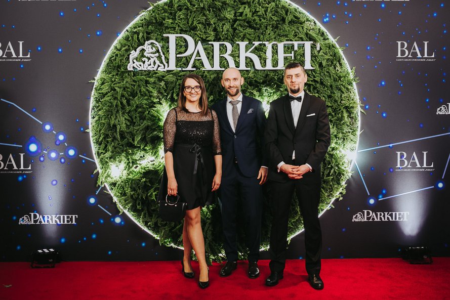 W środku: Krzysztof Zdanowski, prezes Summa Linguae