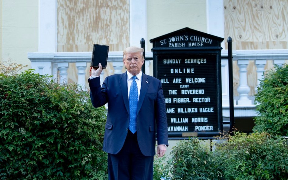 Sondaż: Większość Amerykanów popiera protesty. Krytykują Trumpa