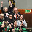 Aktywistki Strajku Kobiet na sali obrad Sejmu