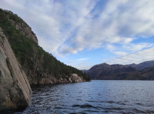 Pejzaże Lysefjordu w listopadowe popołudnie