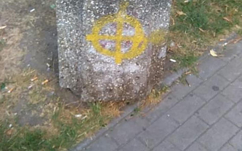 Takie napisy będą dziś usuwane w Warszawie, w Parku Szczęśliwickim.