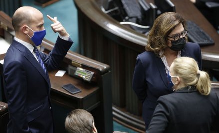 Zuzanna Dąbrowska: Opozycja - Prawy do Lewego, Lewy do Prawego