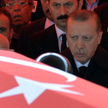 - Teraz sięgniemy po ostrzejsze środki – zapowiadał prezydent Turcji Recep Tayyip Erdogan
