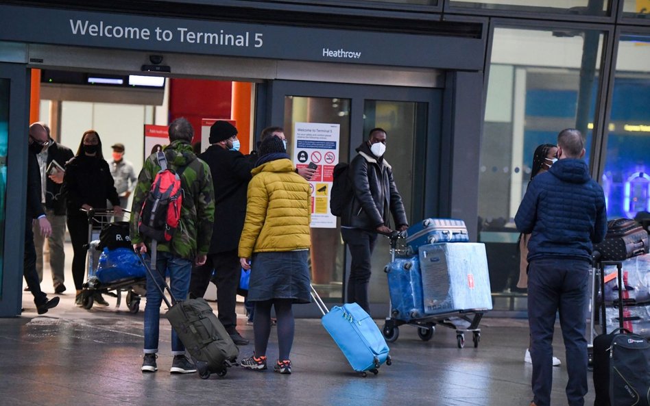 Koszmar na Heathrow. Pasażerowie mdleją w kolejkach