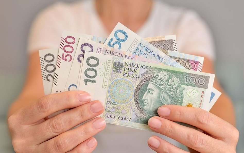 Sprzedaż kredytów na minusie