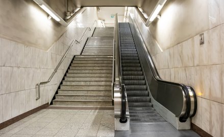 Schody ruchome na pierwszej linii metra są dostępne dla pasażerów na poziomie 99,3 proc.