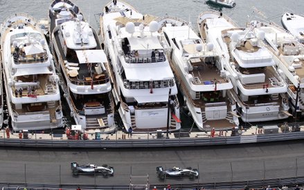 Drużyna Mercedesa: Lewis Hamilton i Nico Rosberg (z prawej)