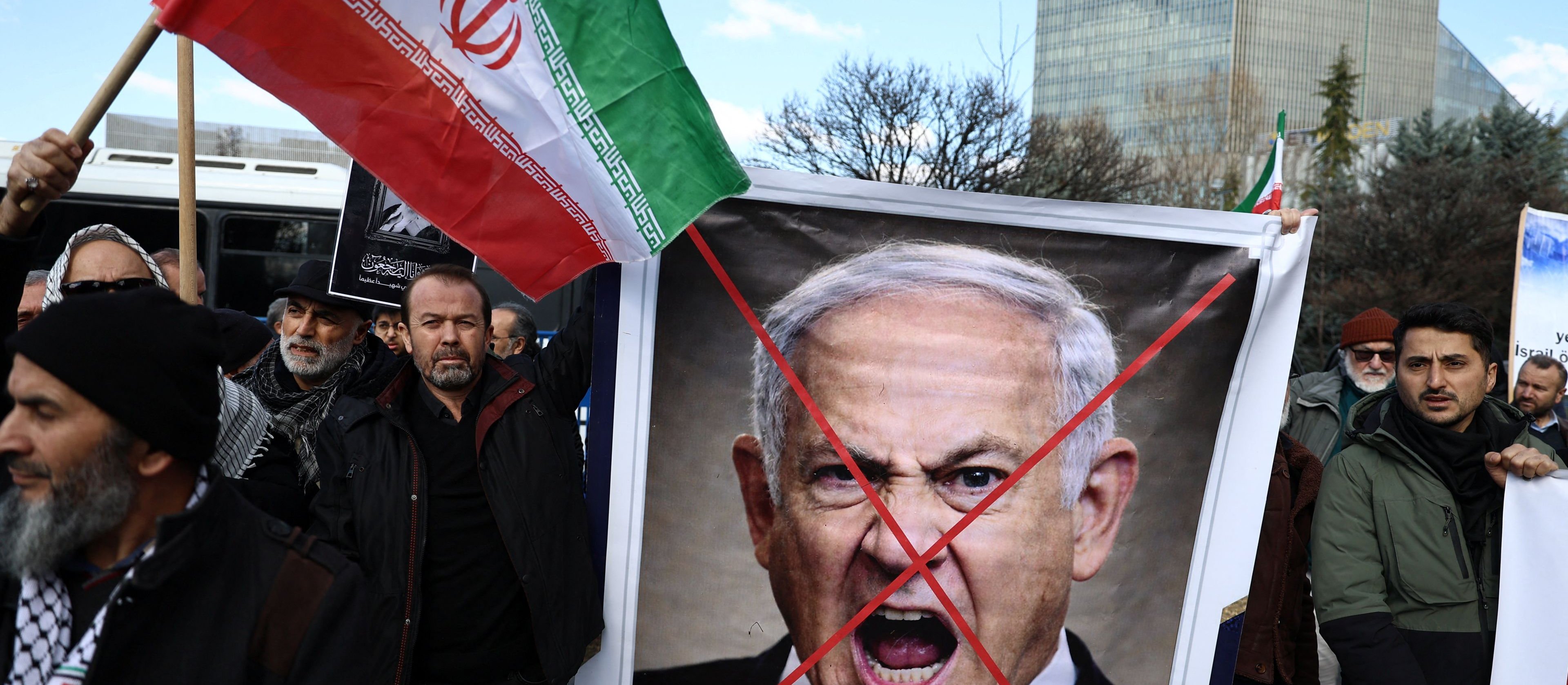 Wojna z Iranem. Beniamin Netanjahu dostrzegł „złotą okazję”