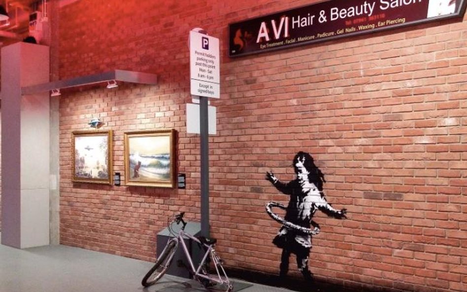 Replika „Hula-hooping girl”, graffiti Banksy’ego zrealizowane w ubiegłym roku w Nottingham