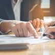 Jak upadłość wpływa na umowę ubezpieczenia