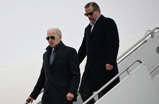 Joe Biden i jego syn Hunter Biden, zdjęcie z lutego 2023 r.