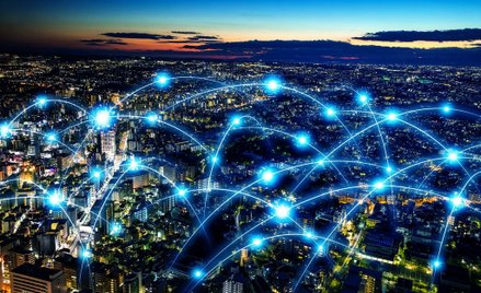 Sieci 5G mają zrewolucjonizować działanie systemów komunikacji miast, maszyn przemysłowych i przedmi