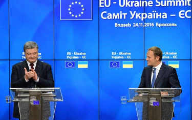 Od lewej: prezydent Ukrainy Petro Poroszenko i szef Rady Europejskiej Donald Tusk