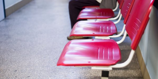 Bezwzględna zasada w przychodni. Pracownik rejestracji nie może odmówić