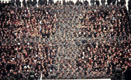 Zomowcy usadzeni na krzyż na „żylecie” podczas meczu z Dynamo Tbilisi w marcu 1982 r.