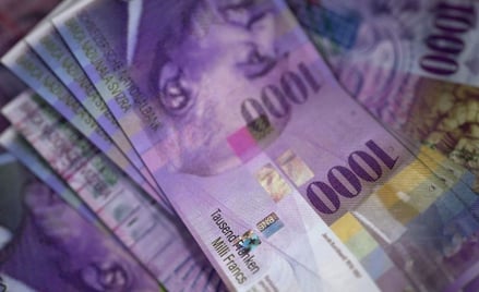 Udawali policjantów. Kobieta przekazała 3,6 mln franków szwajcarskich