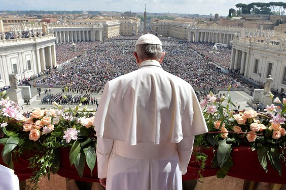 Papież Franciszek udzielający błogosławieństwa Urbi et Orbi (miastu i światu), fotografia z 16 kwiet